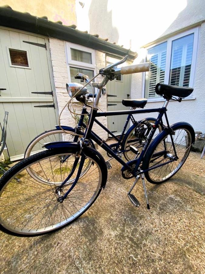 Beautiful Immaculate Aldeburgh Cottage, Sunny Outdoor Space, Free Parking - Easy Walk To Beach & Town Exterior foto
