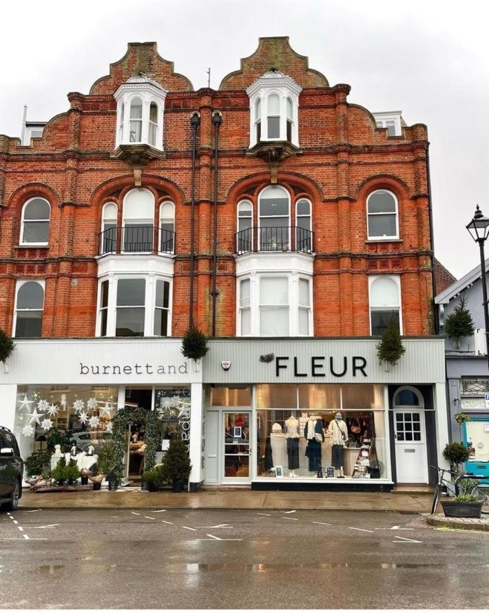 Beautiful Immaculate Aldeburgh Cottage, Sunny Outdoor Space, Free Parking - Easy Walk To Beach & Town Exterior foto