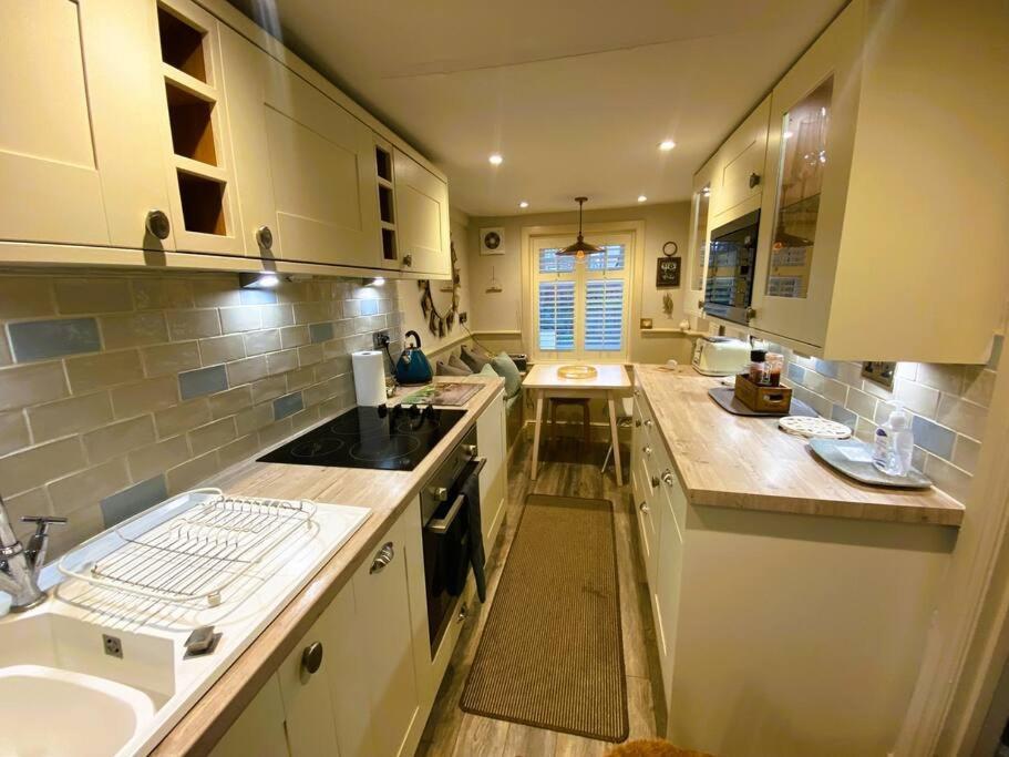 Beautiful Immaculate Aldeburgh Cottage, Sunny Outdoor Space, Free Parking - Easy Walk To Beach & Town Exterior foto